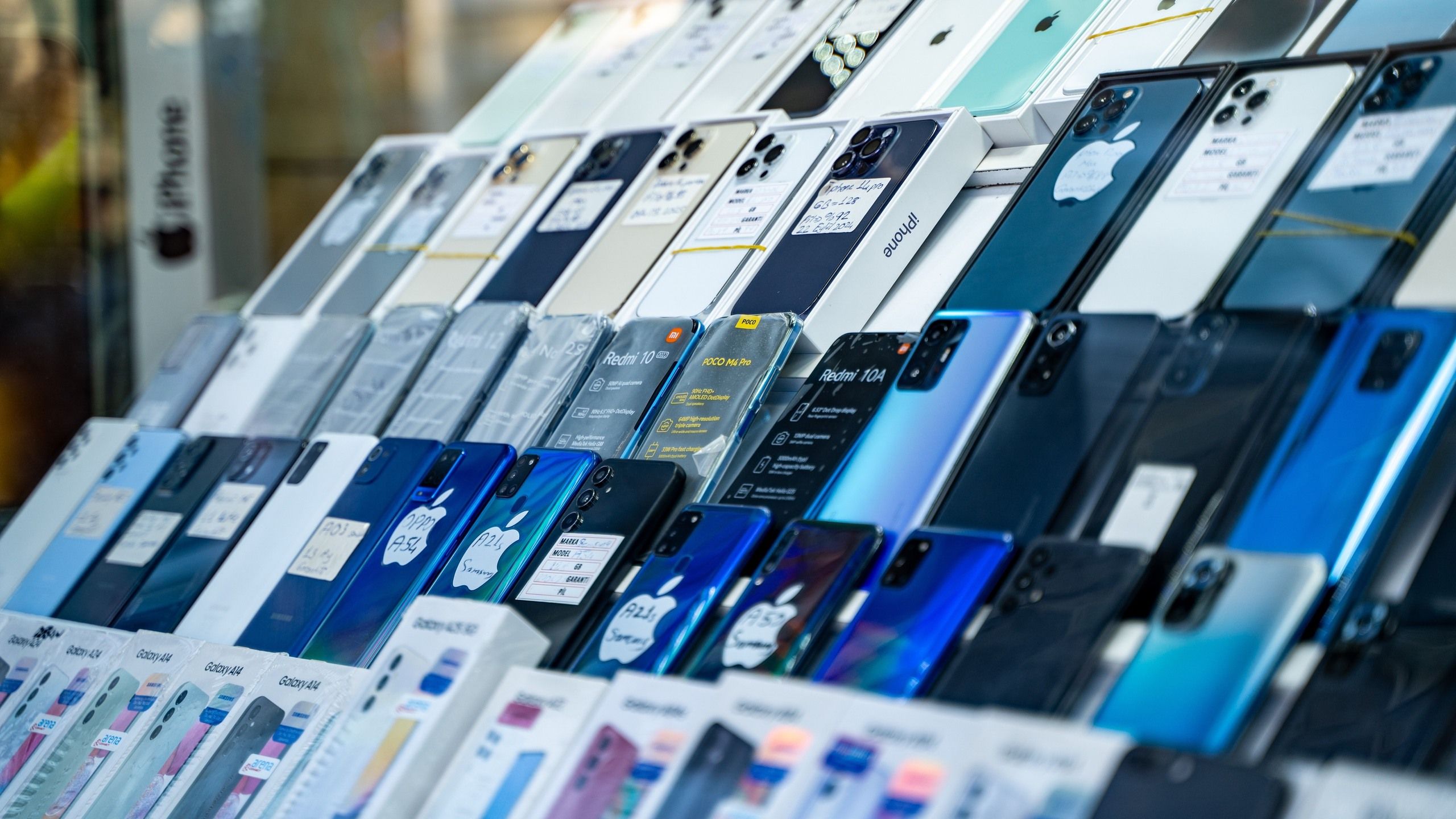 Budget smartphone market collapses under the weight of…