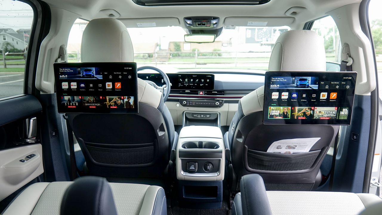 2025 Kia Carnival Hybrid SX Prestige test drive.
