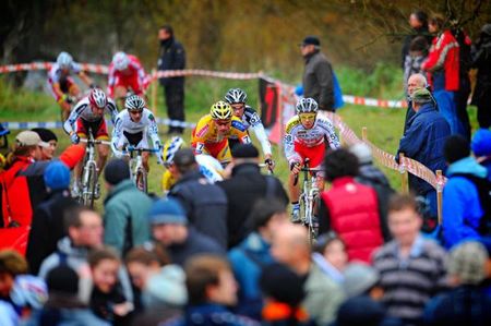 Martin Zl&aacute;mal&iacute;k (Sunweb - Revor) and Mariusz Gil (Baboco - Revor Cycling Team) head a chase group.