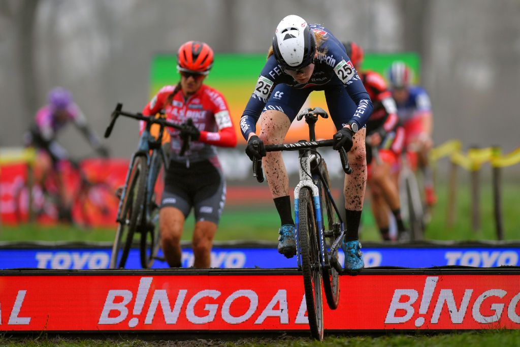 RIJKEVORSEL BELGIUM NOVEMBER 22 Puck Pieterse of The Netherland and Team AlpecinFenix Perrine Clauzel of France AS Bike Crossteam Mud during the 9th Superprestige Merksplas 2020 Women Elite SuperprestigeCX SPMerksplas CX on November 22 2020 in Rijkevorsel Belgium Photo by Luc ClaessenGetty Images