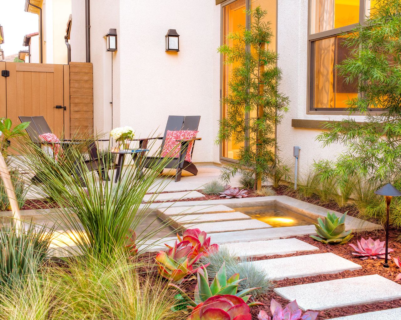 9 Side Yard Ideas That Will Brighten Up Unused Space 