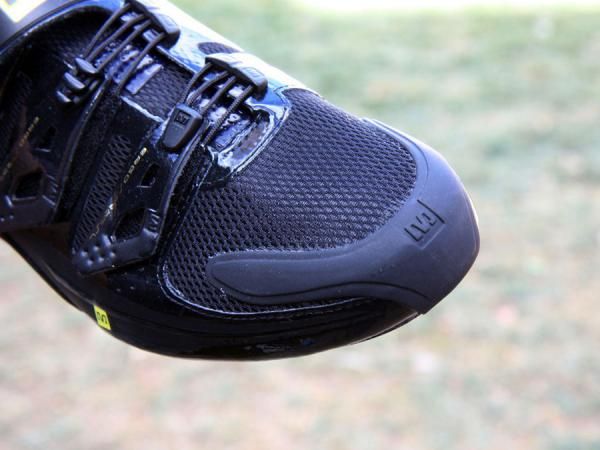 The bonded-on cap helps hold the toe box open but the welded construction and tightly woven mesh throughout leaves the entire upper feeling rather stiff.