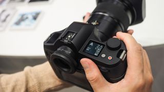 As per the Typ S (007), the Leica S3 has a monochrome LCD top screen