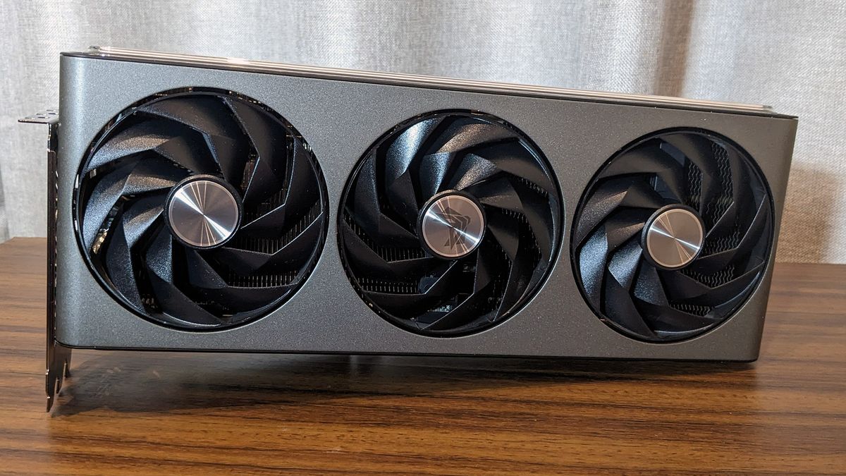 Sapphire Nitro+ Radeon RX 7900 XTX Vapor-X front view
