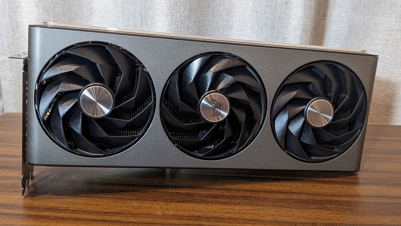 Sapphire Nitro+ Radeon RX 7900 XTX Vapor-X front view
