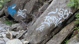 优胜美地国家公园的岩石上的涂鸦