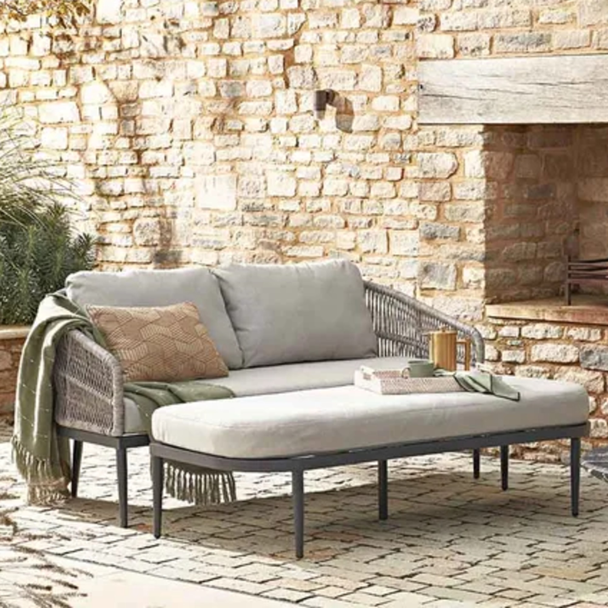 Atkin &amp;amp; Thyme Celia Daybed
