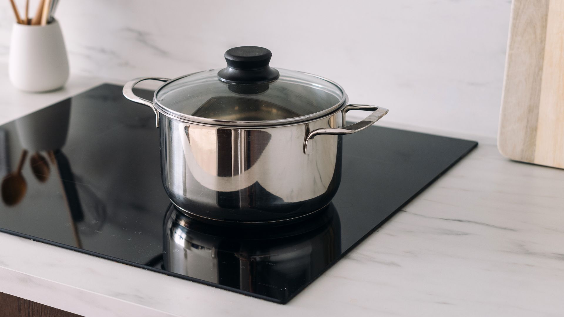 picture of induction hob in kitchen