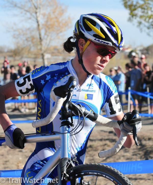 Georgia Gould (Luna Pro Team) running in second place