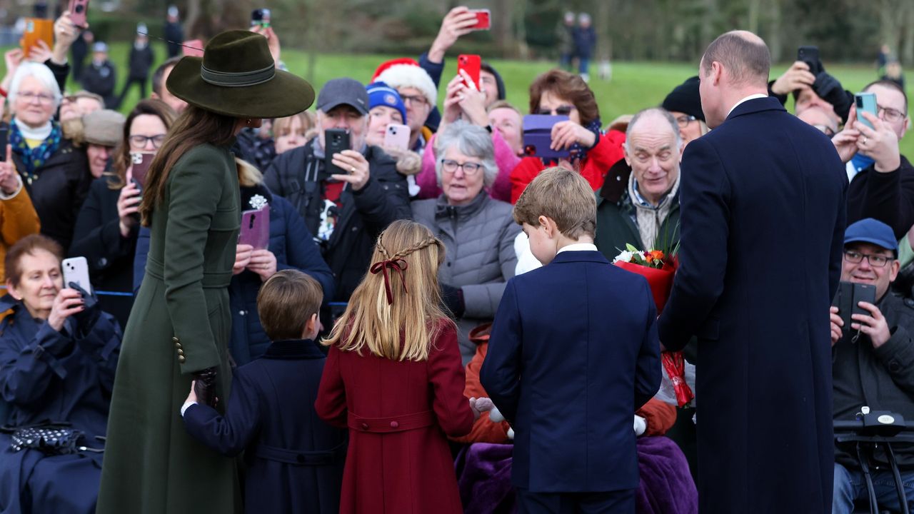 Prince William, Kate Middleton, Prince George, Princess Charlotte, and Prince Louis together