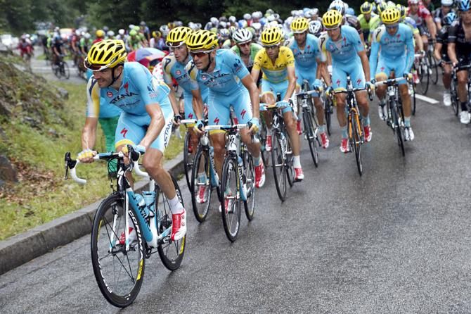 Astana leads the peloton