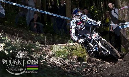 Gee Atherton rides to a national championship win.