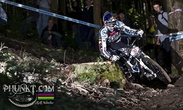 Gee Atherton rides to a national championship win.