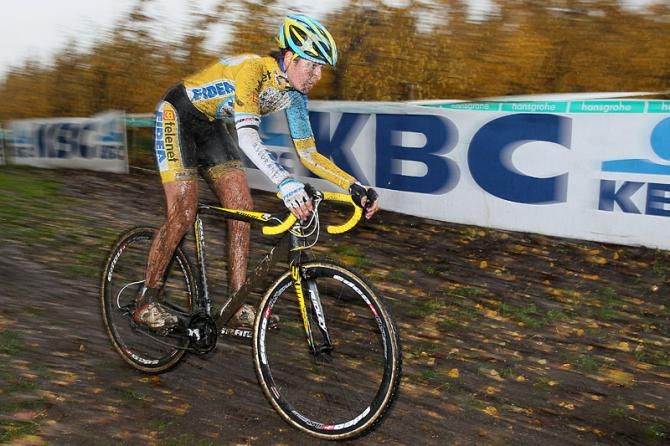 Nikki Harris (Young Telenet-Fidea)