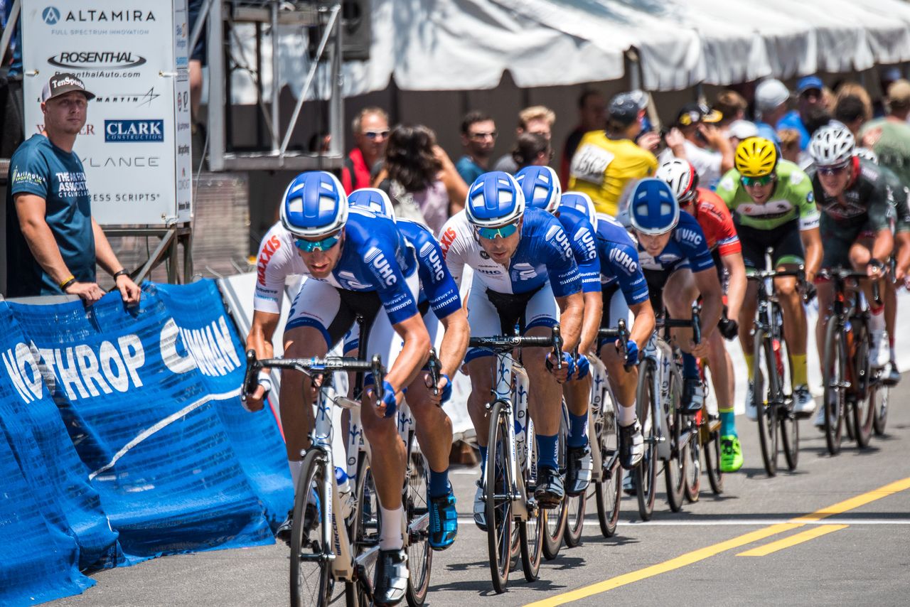 UnitedHealthcare lines up at the front for the final lap