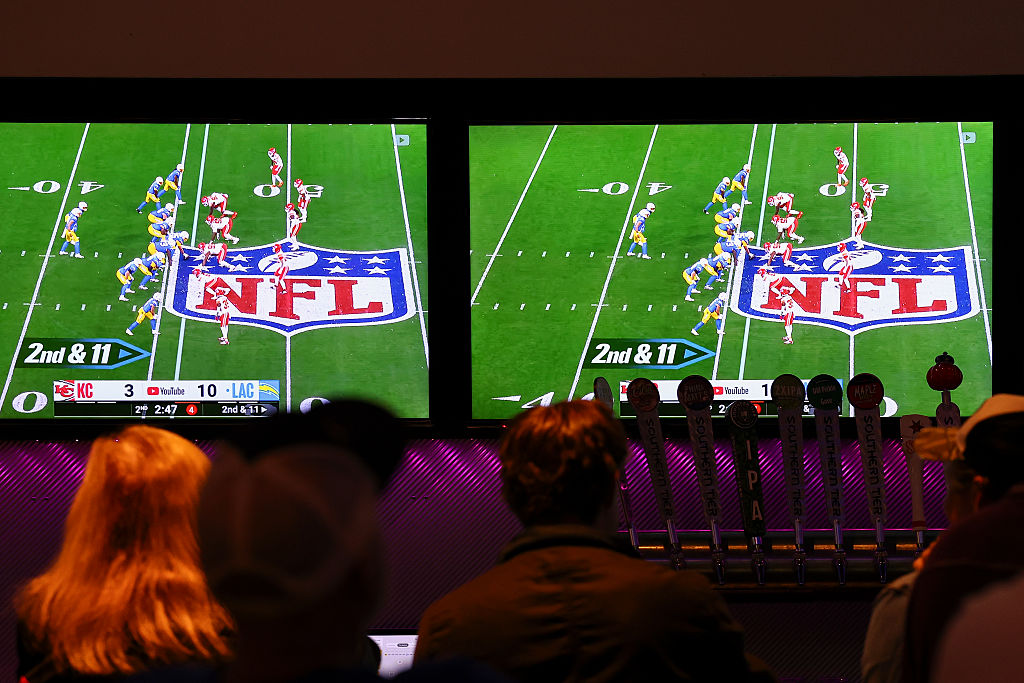 BUFFALO, NEW YORK - SEPTEMBER 05: Bar patrons watch the YouTube TV telecast of the game between the Kansas City Chiefs and the Los Angeles Chargers on September 05, 2025 in Buffalo, New York. (Photo by Aaron M. Sprecher/Getty Images)
