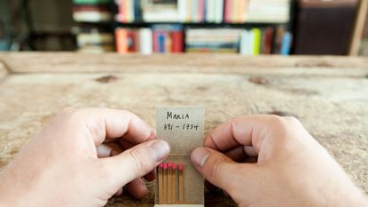 Finger, Shelf, Nail, Thumb, Bookcase, stain, Publication, Varnish, Shelving, 