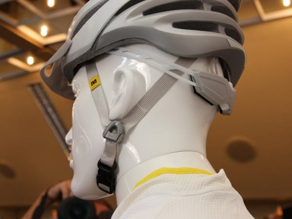 The webbed retention system arms are noticeably flexible and should help a bit with ventilation as compared to thicker bits of plastic.