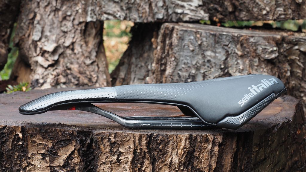 Selle Italia XLR Kit Carbonio SuperFlow saddle review surprisingly