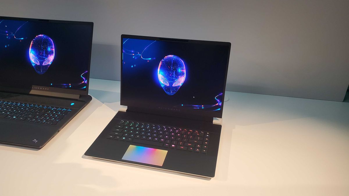 hands-on-alienware-x16-r2-unchanged-on-the-outside-overhauled-on-the