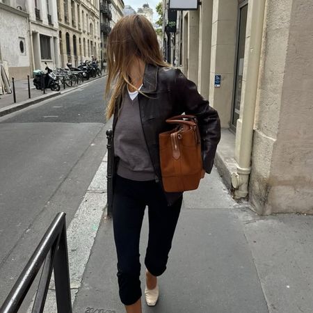 An image of @annelauremais wearing one of the biggest trends to wear with leggings.