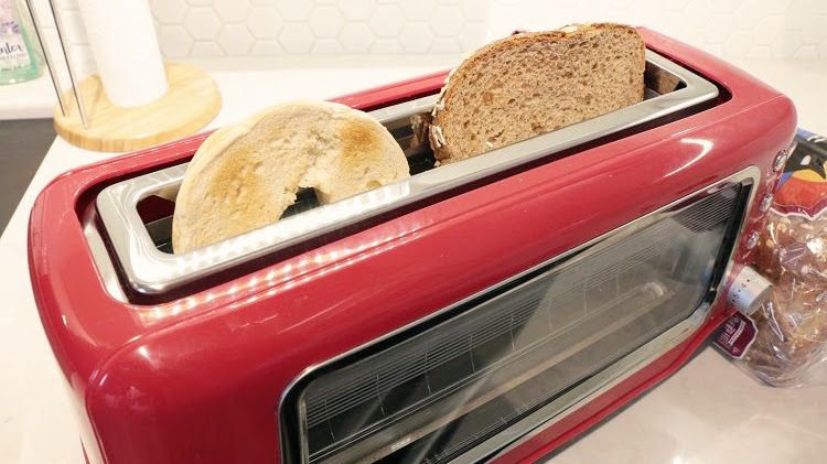 Dash Clear View DVTS501RD Toaster being tested in writer's home