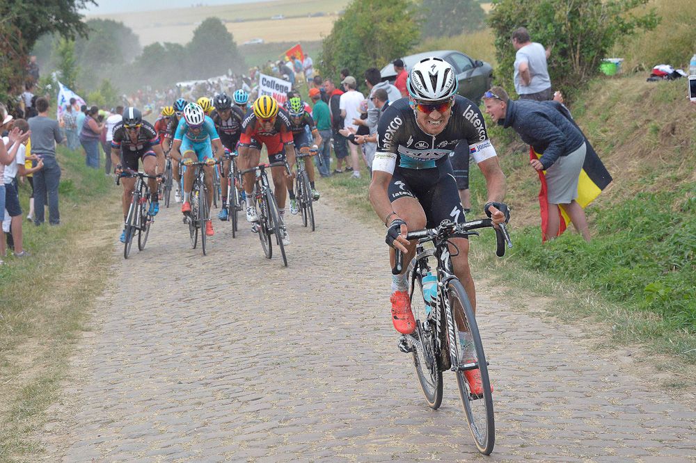 Stybar digs deep to try and get away.
