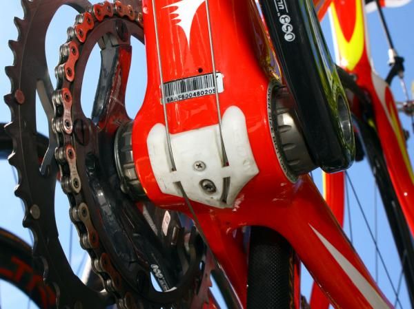 The externally routed derailleur cables run through a dedicated bottom bracket guide.
