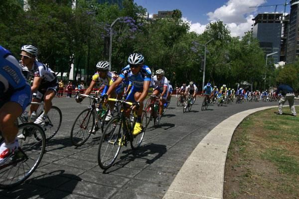 Best young rider Ramon Aguirre sits in the pack.