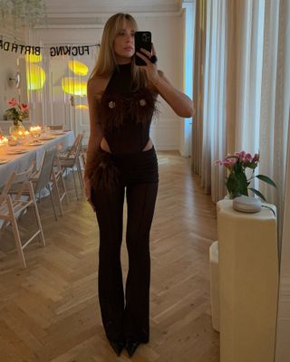  @karolinebeltner wears pointed-toe shoes with flared trousers