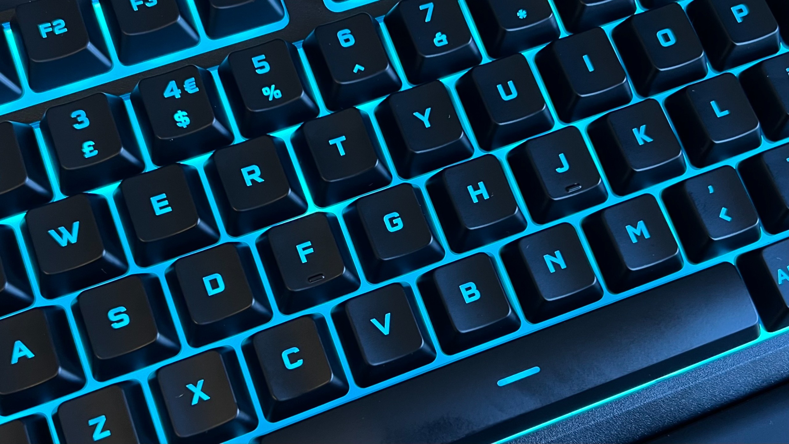 Close up on ABS keycaps of Corsair Skiff 100 Plus gaming keyboard