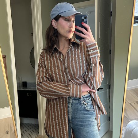 Who What Wear senior fashion editor Allyson Payer trying on the Citizens of Humanity 90s French Jeans in Dirty Martini