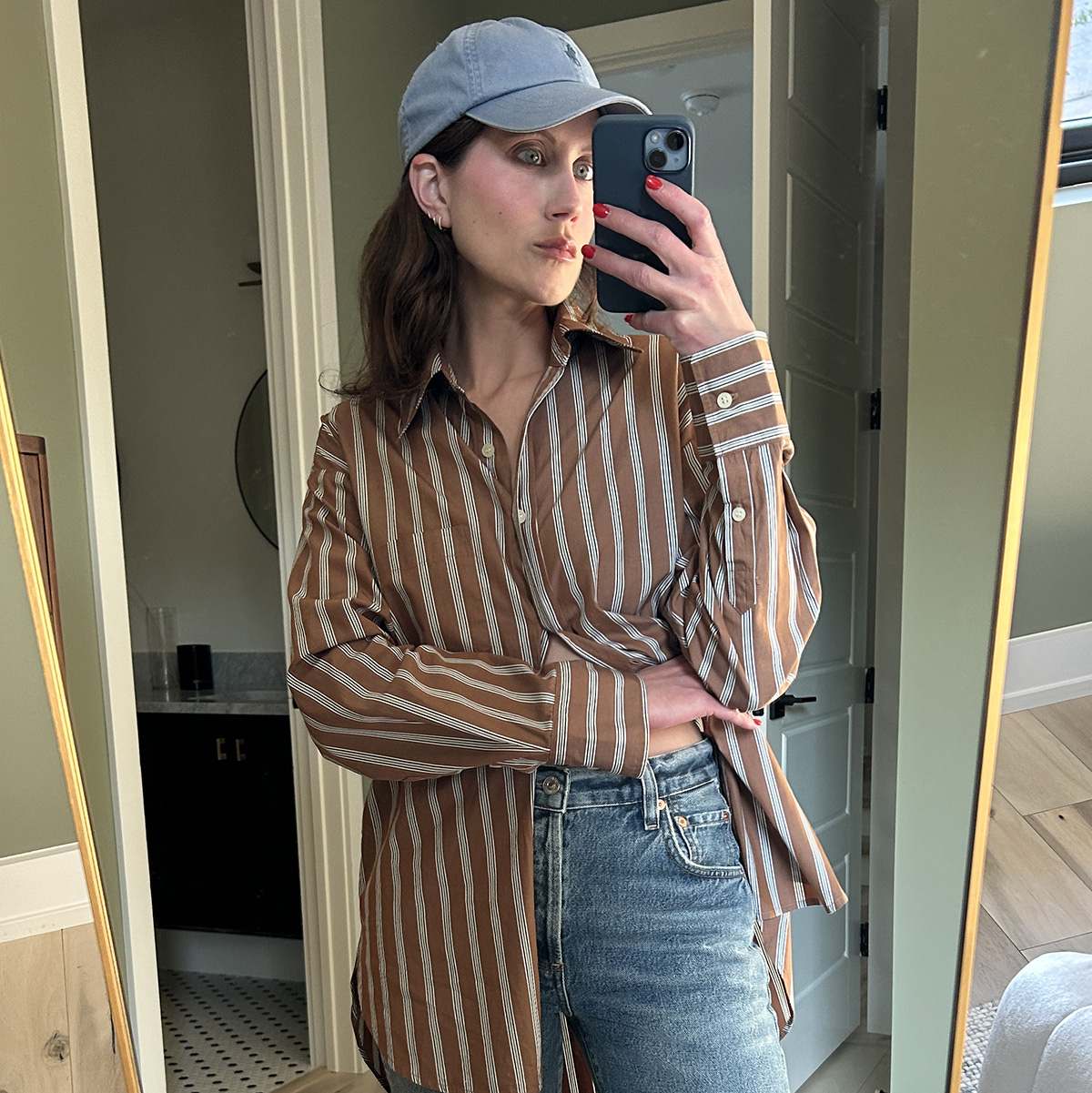 Who What Wear senior fashion editor Allyson Payer trying on the Citizens of Humanity 90s French Jeans in Dirty Martini