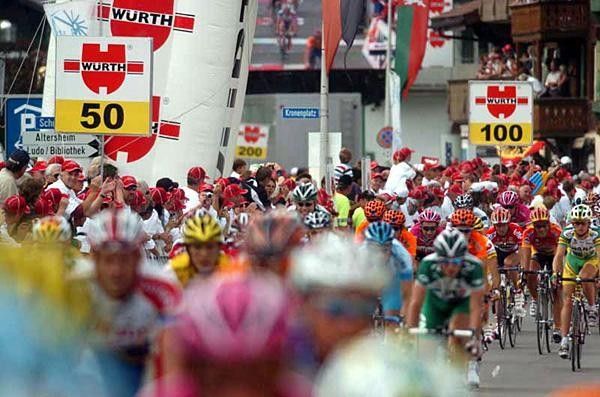 The bunch comes rolling in