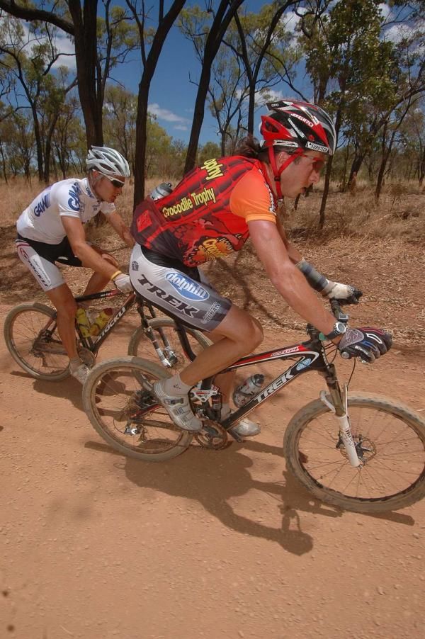 Brentjens keeps the pace high ahead of Huber.