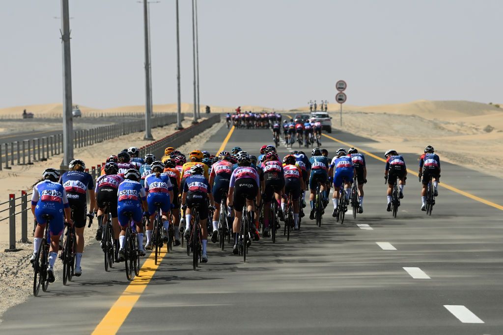 AL DHAFRA CASTLE ABU DHABI UNITED ARAB EMIRATES FEBRUARY 10 The Peloton competes in echelons formation due the crosswind prior to the 1st UAE Tour Women 2023 Stage 2 a 133km stage from Al Dhafra Castle to Al Mirfa UAETourWomen UCIWWT on February 10 2023 in Al Dhafra Castle United Arab Emirates Photo by Tim de WaeleGetty Images