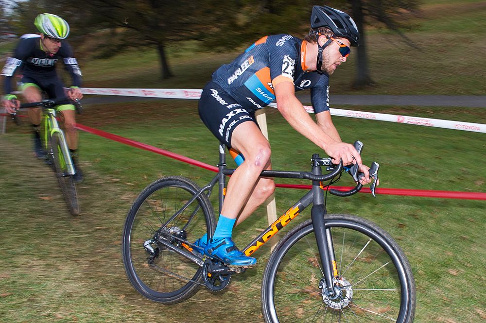 Danny Summerhill (Shimano Maxxis) in the chase group.