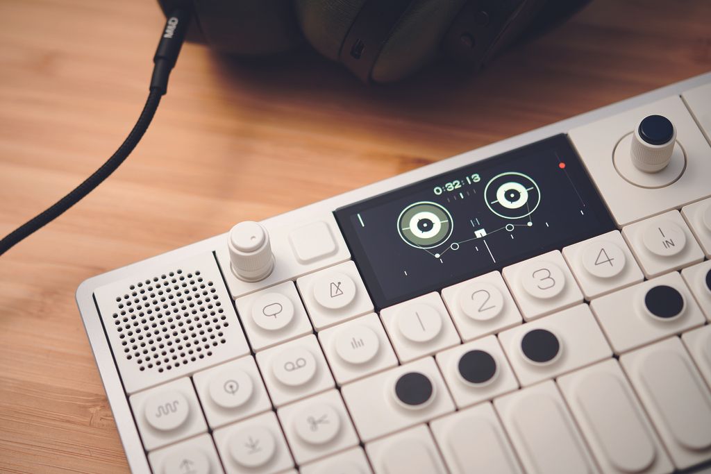 Andrew Huang pitches his 10 Flip app against the 2,000 OP1 Field