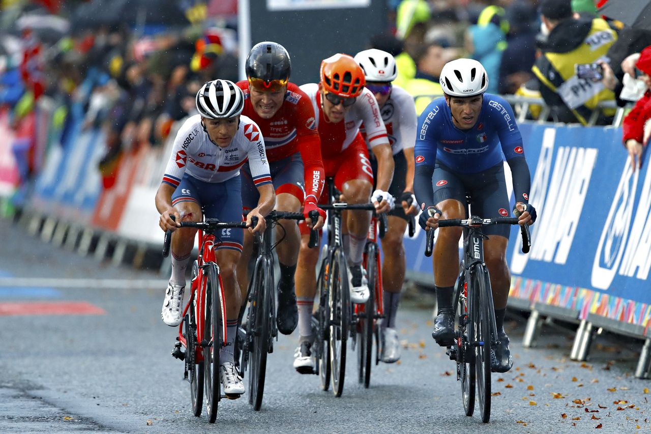 Tom Pidcock on the late move near the end of the U23 race
