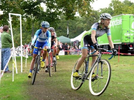 Mary Mconneloug (Kenda-Seven-Notubes) got the hole shot off the line.