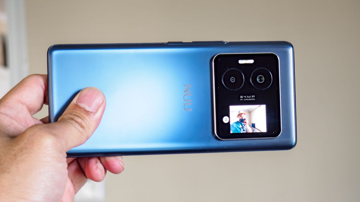 NUU B40 5G held in the hand.