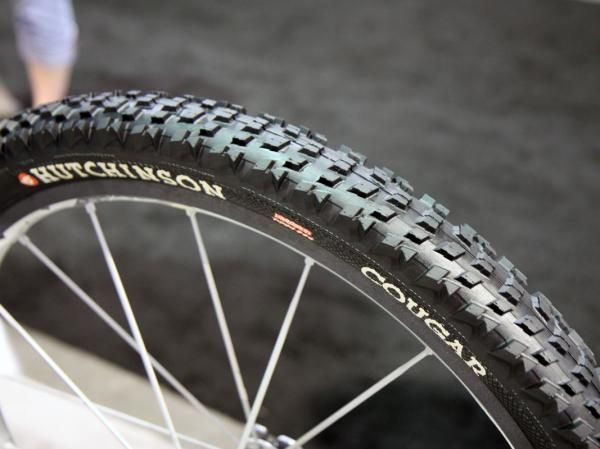 The new Hutchinson Cougar is designed to offer tenacious cornering grip in both dry and wet conditions but also a reasonably fast roll thank to relatively low and ramped center knobs.