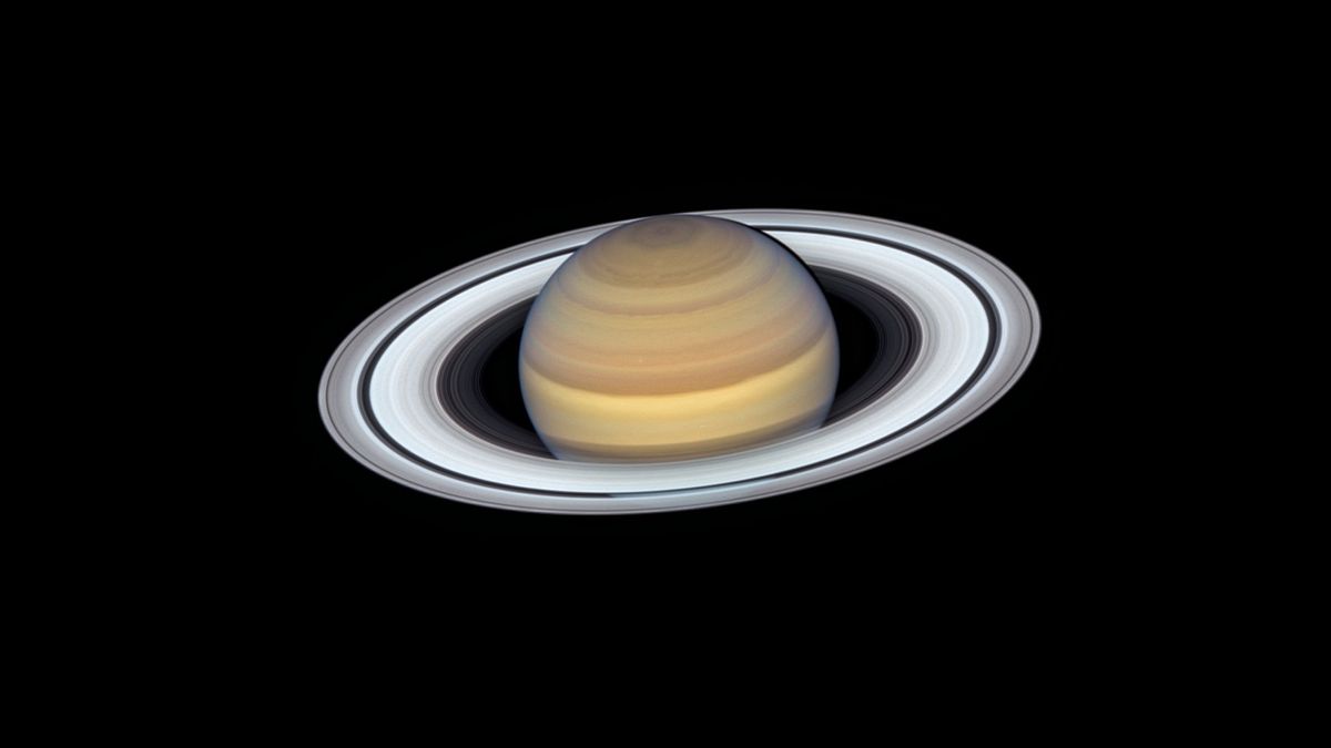 Cincin Saturnus jauh lebih kecil dari yang kita duga