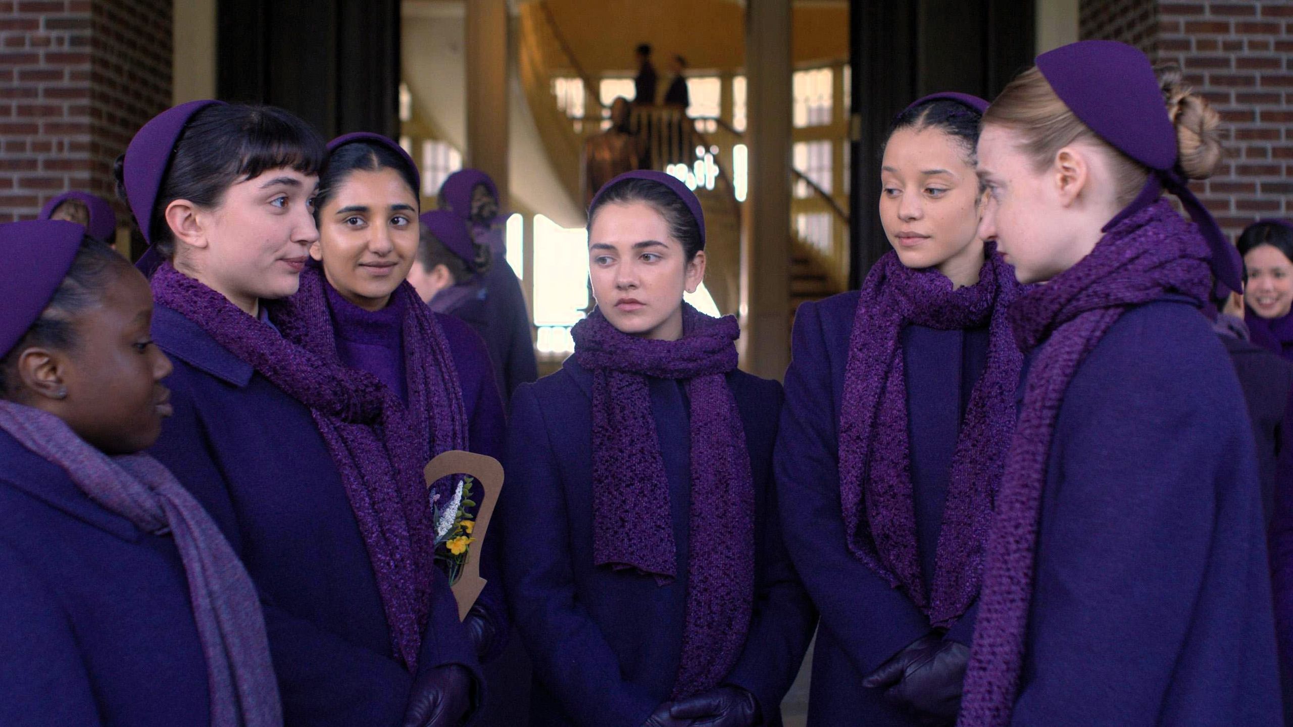 نحوه تماشای آنلاین «عهدها» از هر کجا – دنباله داستان ندیمه را استریم کنید