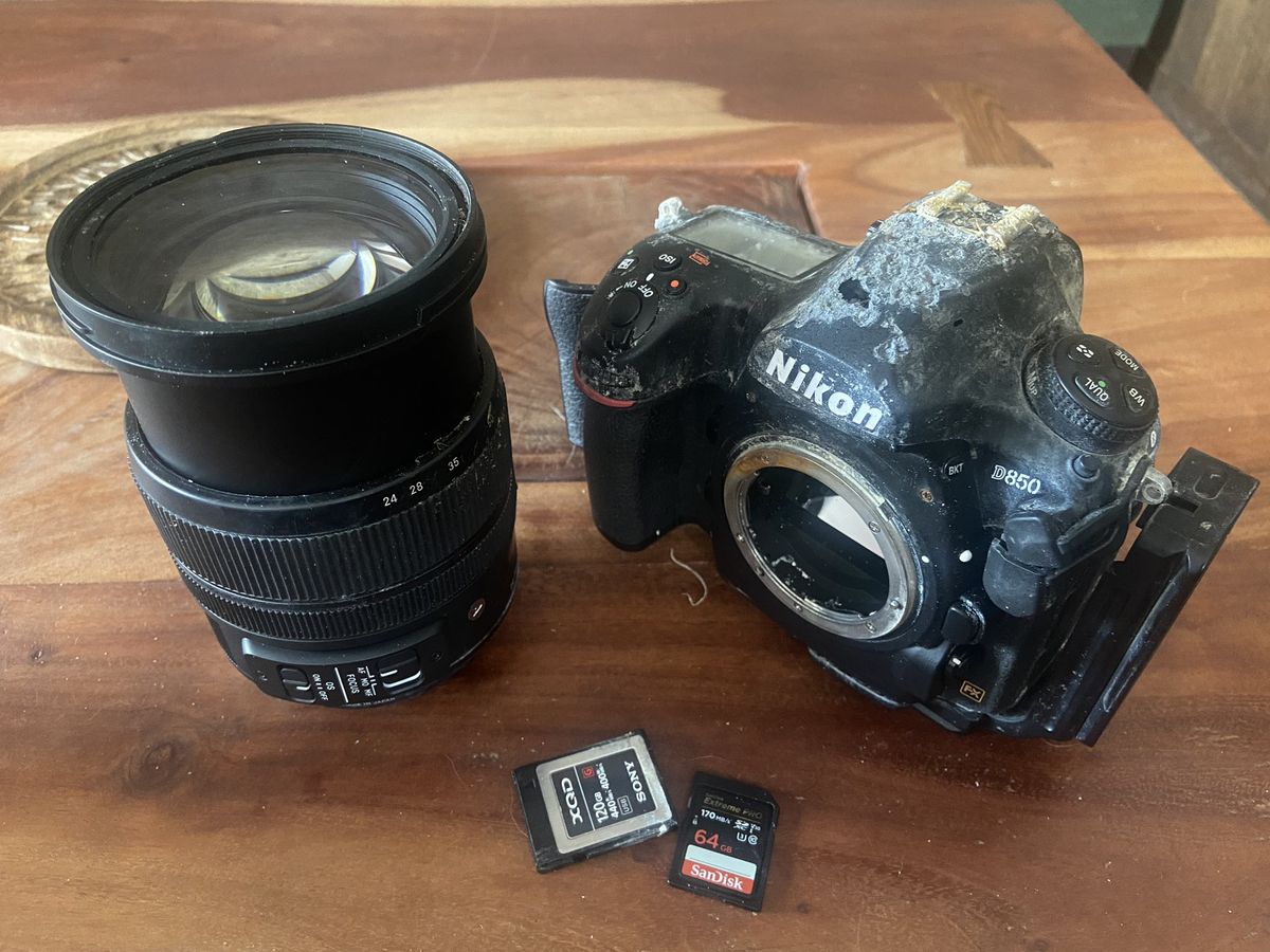 Nikon D850 falls off cliff