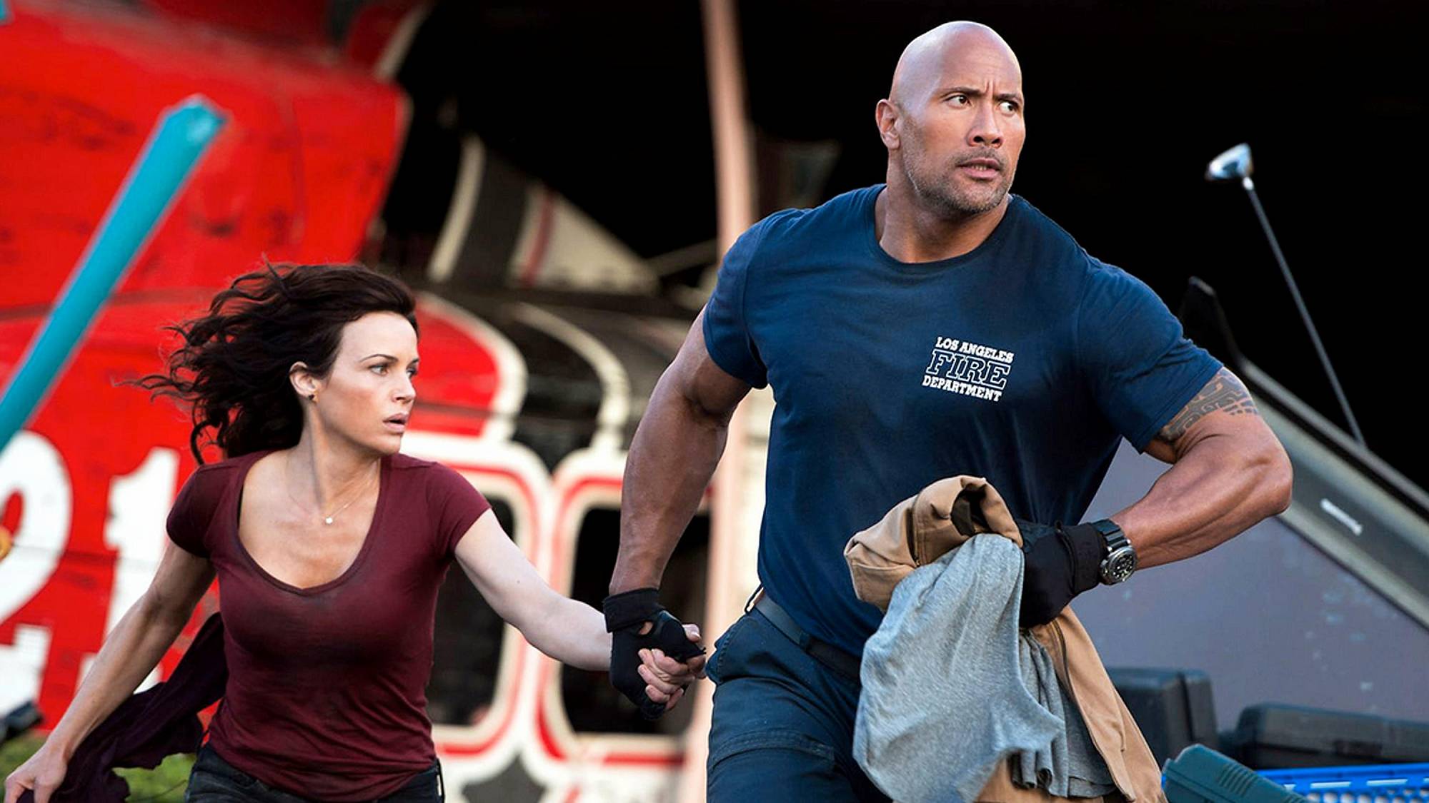 Carla Gugino and Dwayne Johnson in &quot;San Andreas&quot; movie (2015)