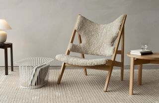 Menu Knitting lounge chair in sheepskin
