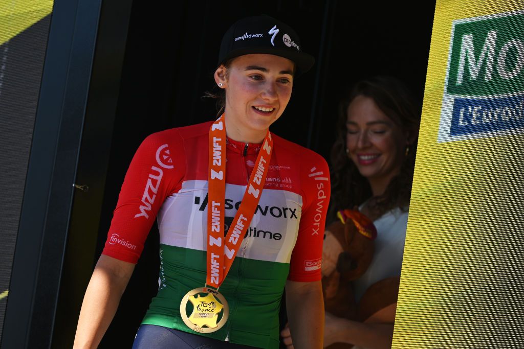 Blanka Vas with the medal for winning stage 5 of the Tour de France Femmes