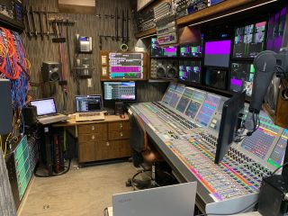 Nine-time Emmy Award winner Jeff Cohen, owner and senior engineer at DigiMAXX, discusses his audio mixing setup for weekly NFL broadcasts on CBS, which includes Waves plugins and Waves SoundGrid.