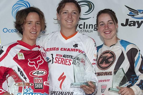 The elite women's series podium (l-r): Julia Boer (2nd), Leonie Picton (1st), and Holly Baarspul (3rd).
